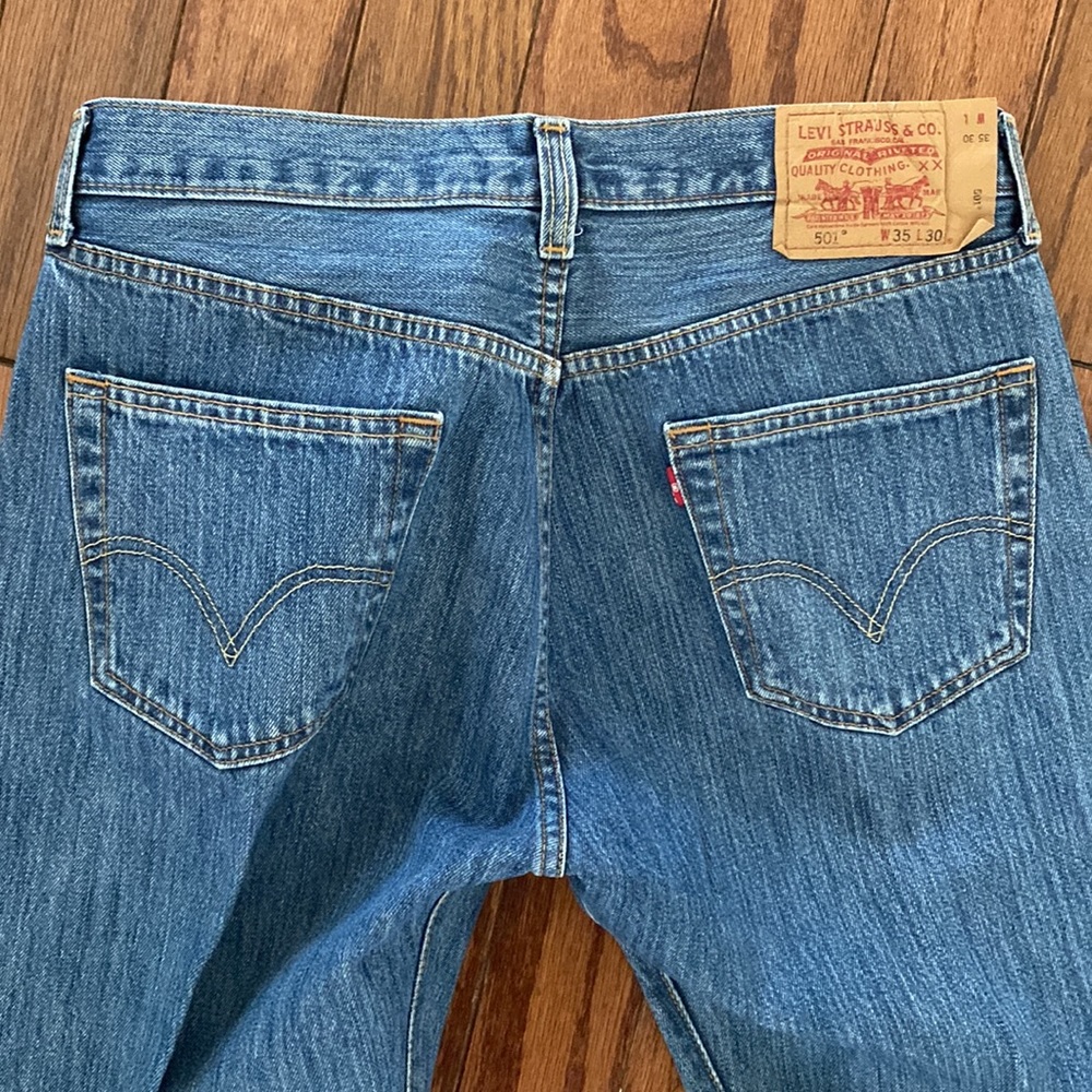 Levi Men’s 501 Jeans - Picture 6 of 8